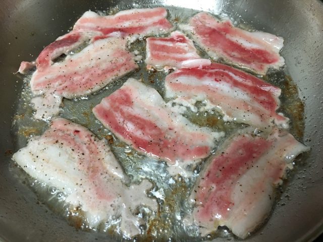 ぶたばらを炒める